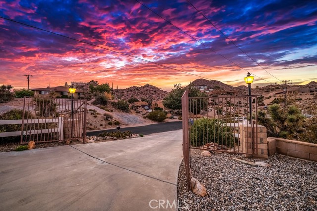 Detail Gallery Image 13 of 75 For 6107 Mandarin Rd, Yucca Valley,  CA 92284 - 3 Beds | 3/1 Baths