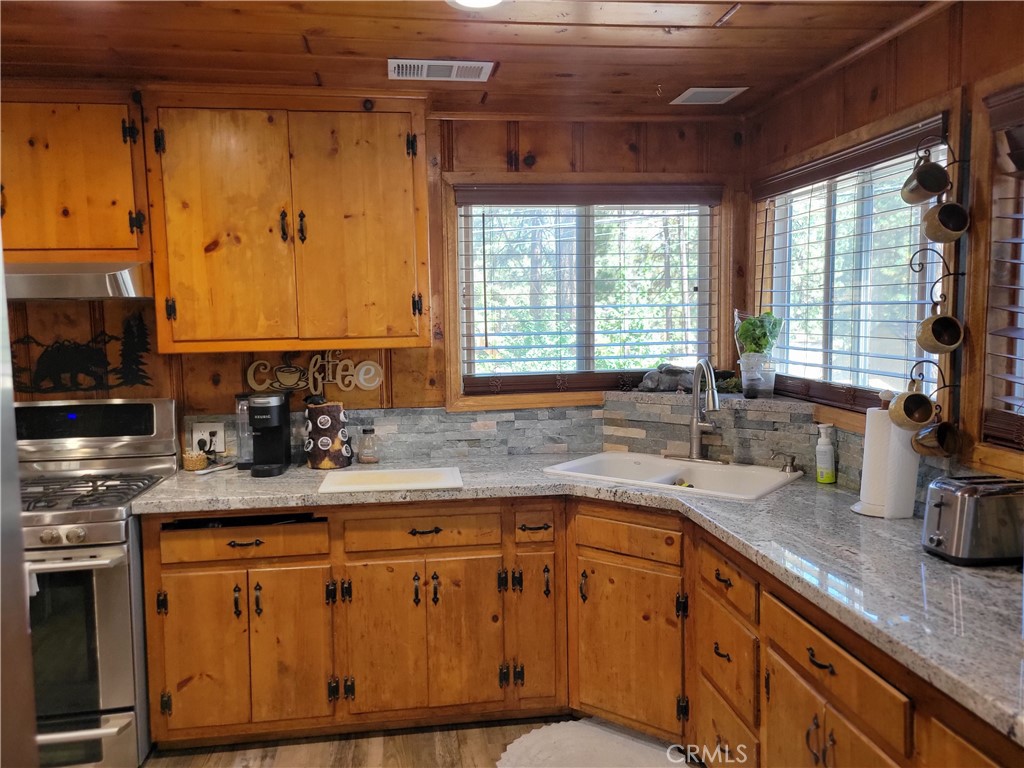 https://media.crmls.org/medias/7346cd54-a97d-4e69-928d-1019f3590694.jpg?preset=X-Large