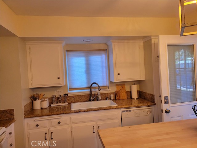 Detail Gallery Image 9 of 19 For 208 W 37th, Long Beach,  CA 90807 - 2 Beds | 2 Baths