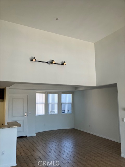 Detail Gallery Image 7 of 14 For 11925 Kling St #301,  Valley Village,  CA 91607 - 2 Beds | 2 Baths