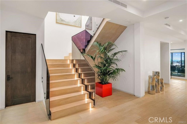 Detail Gallery Image 19 of 58 For 1207 Dolphin Ter, Corona Del Mar,  CA 92625 - 6 Beds | 6/2 Baths
