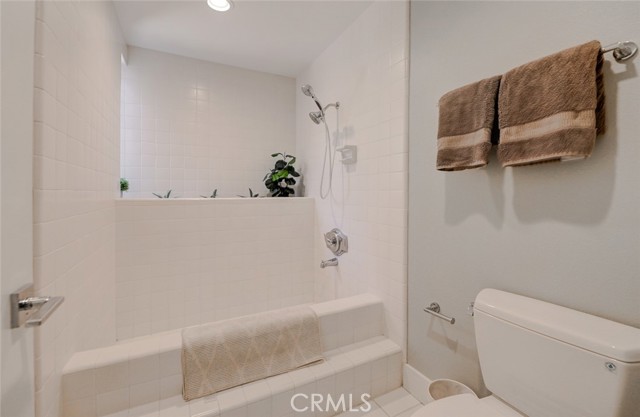Detail Gallery Image 33 of 41 For 32 Canyon Island Dr, Newport Beach,  CA 92660 - 2 Beds | 2 Baths
