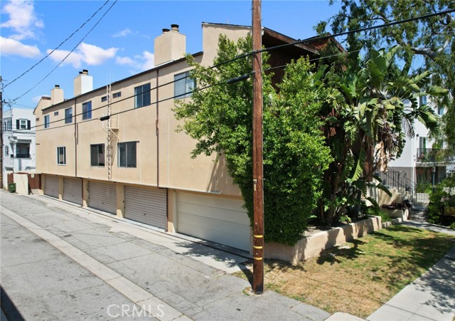 4821 Riverton Avenue, North Hollywood, California 91601, 2 Bedrooms Bedrooms, ,1 BathroomBathrooms,Townhouse,For Sale,Riverton,PW24095039