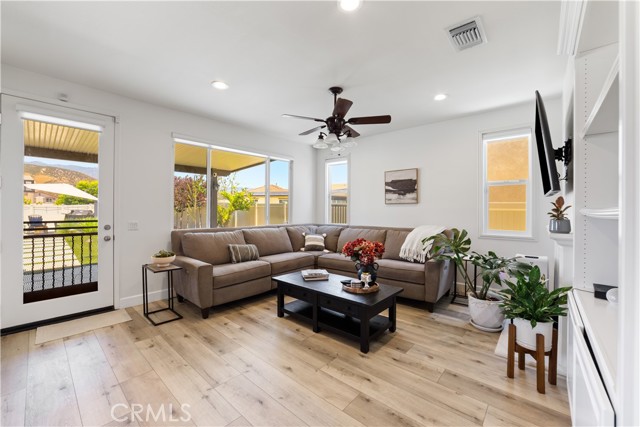 Detail Gallery Image 9 of 38 For 3872 Taconite, San Bernardino,  CA 92407 - 4 Beds | 2/1 Baths