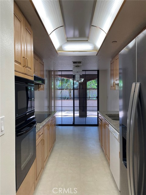 Detail Gallery Image 5 of 32 For 200 N Swall Dr #L252,  Beverly Hills,  CA 90211 - 2 Beds | 2 Baths