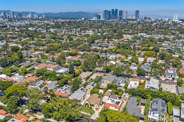 2340 Camden Avenue, Los Angeles CA: https://media.crmls.org/medias/734b38d9-1bd0-4b74-af99-0c56a0f8f979.jpg