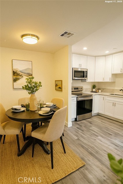 Detail Gallery Image 3 of 7 For 7300 Lennox Ave #I5,  Van Nuys,  CA 91405 - 2 Beds | 2 Baths
