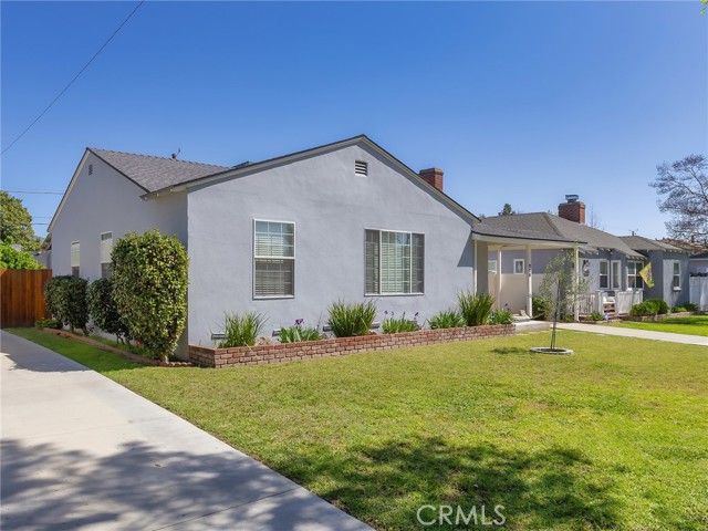 Detail Gallery Image 3 of 45 For 228 N Beachwood Dr, Burbank,  CA 91506 - 3 Beds | 1 Baths