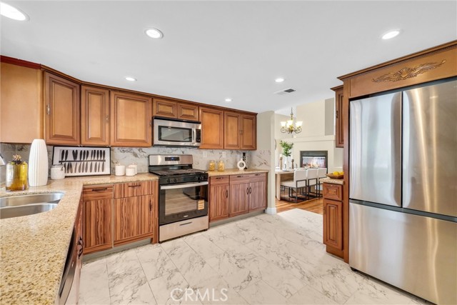 Detail Gallery Image 11 of 28 For 15586 Quiet Oak, Chino Hills,  CA 91709 - 5 Beds | 3 Baths