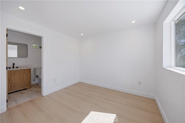 7702 Lasaine Avenue photo 17