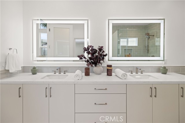 1212 19th Street, Hermosa Beach, California 90254, 4 Bedrooms Bedrooms, ,4 BathroomsBathrooms,Residential,For Sale,19th,SB26062974