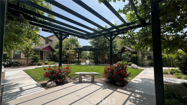 Detail Gallery Image 3 of 20 For 24709 6th St, San Bernardino,  CA 92410 - 3 Beds | 3 Baths
