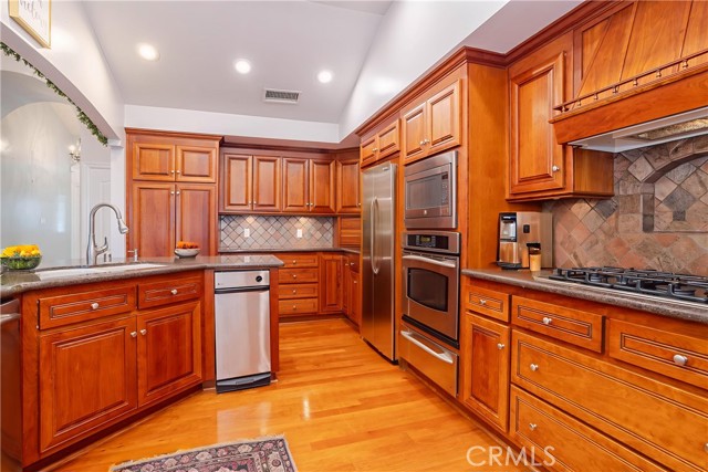 24302 Vista Ridge Drive, Valencia CA: https://media.crmls.org/medias/734d6355-b4a4-4926-9bbe-ef4f6ca9b188.jpg