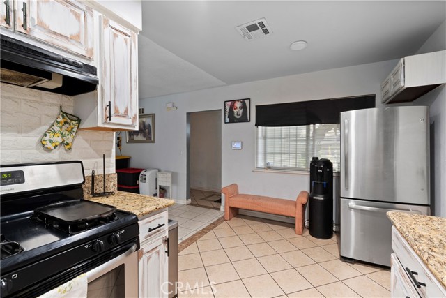 Detail Gallery Image 2 of 30 For 26174 Orchid Dr, Highland,  CA 92346 - 3 Beds | 2 Baths