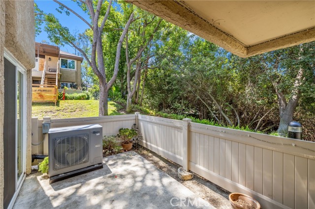 Detail Gallery Image 3 of 18 For 25652 Rimgate Dr 5c,  Lake Forest,  CA 92630 - 2 Beds | 1 Baths