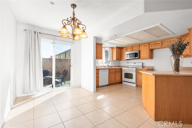 535 W D Street, Ontario CA: https://media.crmls.org/medias/734e4400-1f76-4866-b496-fe3f06f4f555.jpg