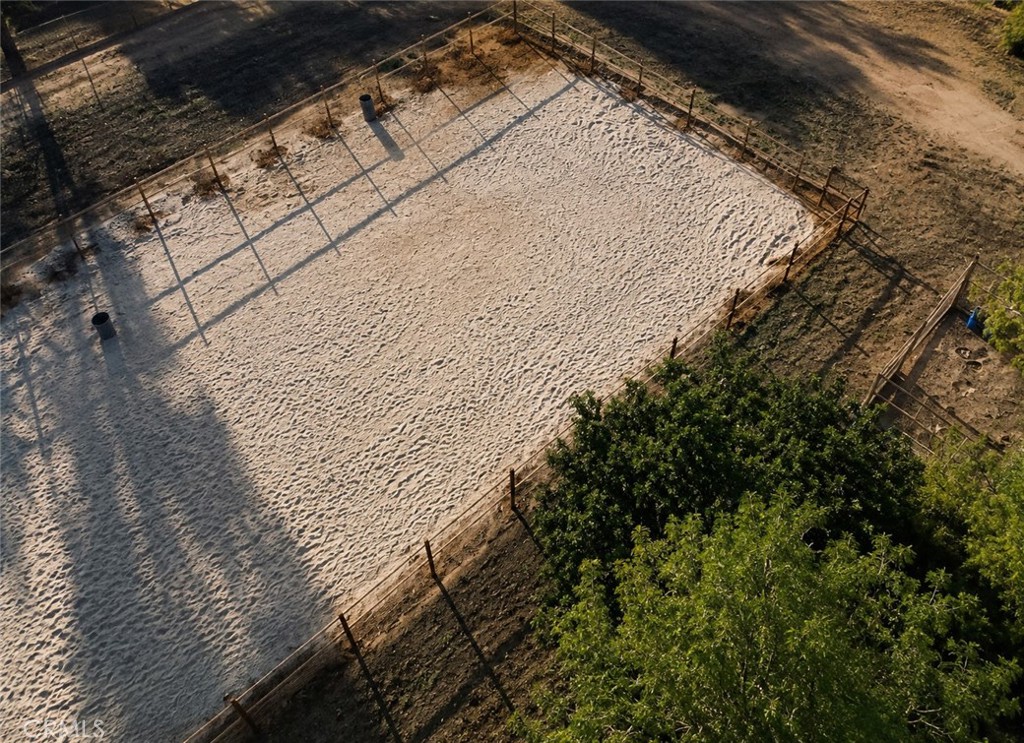 https://media.crmls.org/medias/734e8098-562c-4acc-b095-85f00f39d60c.jpg?preset=X-Large