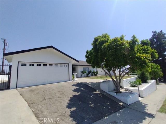 13410 Berg Street, Sylmar CA: https://media.crmls.org/medias/734eadaa-f55f-4621-96af-46eea74fe9ba.jpg