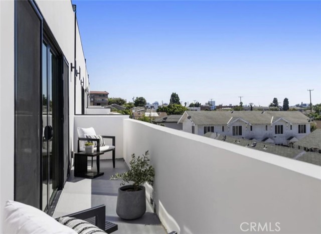 Detail Gallery Image 6 of 19 For 4136 Normal, Los Angeles,  CA 90029 - 2 Beds | 2/1 Baths