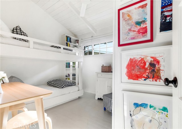 304 Dahlia Place, Corona del Mar CA: https://media.crmls.org/medias/734f3bbf-8ede-4817-a735-702acf61cb0b.jpg