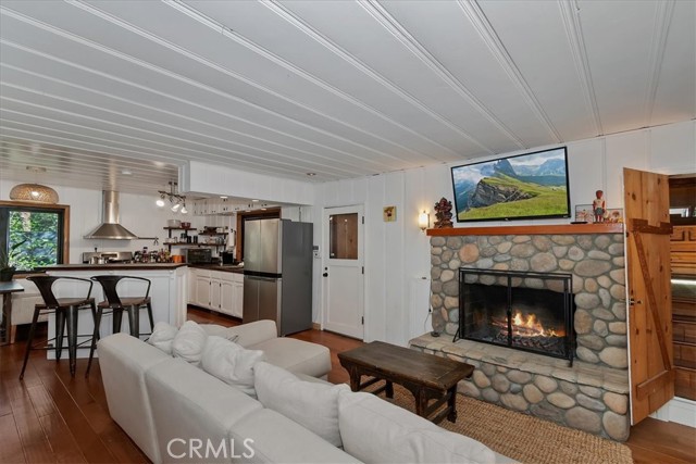 Detail Gallery Image 6 of 52 For 851 Cottage Grove, Lake Arrowhead,  CA 92352 - 2 Beds | 2 Baths