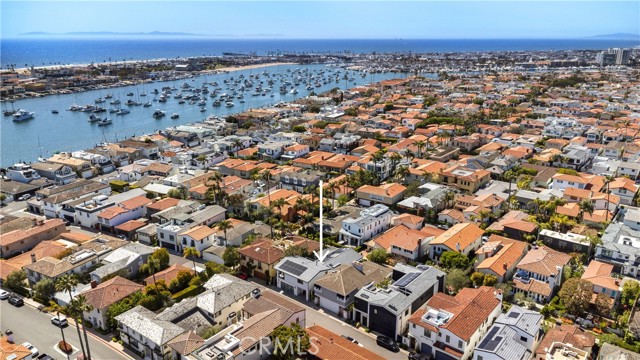 203 Via Ravenna, Newport Beach CA: https://media.crmls.org/medias/73507df7-4b56-4053-a336-ad92bc188b0c.jpg