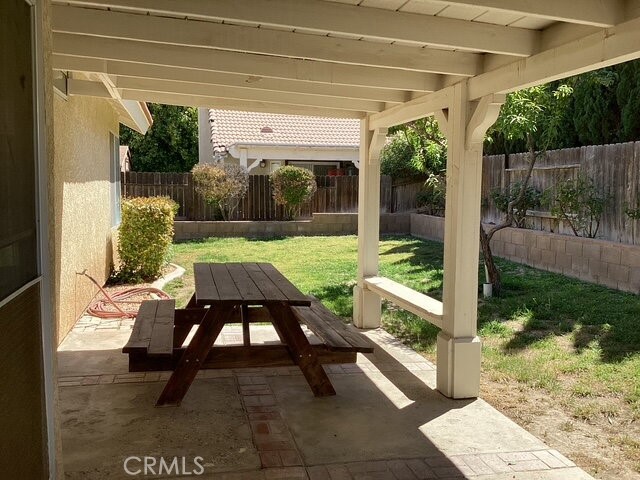 https://media.crmls.org/medias/73516b70-38bd-4014-95b8-1e3bbf2190ce.jpg?preset=X-Large