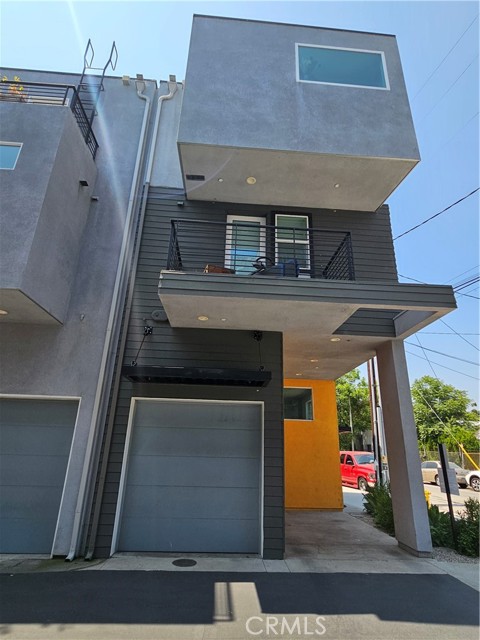 Detail Gallery Image 9 of 9 For 3022 1/4 N Coolidge Ave, Los Angeles,  CA 90039 - 2 Beds | 2/2 Baths