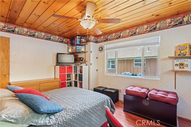 328 Wylerhorn Drive, Crestline CA: https://media.crmls.org/medias/73524e6b-ed11-4e30-b4ff-bee8df018ab3.jpg