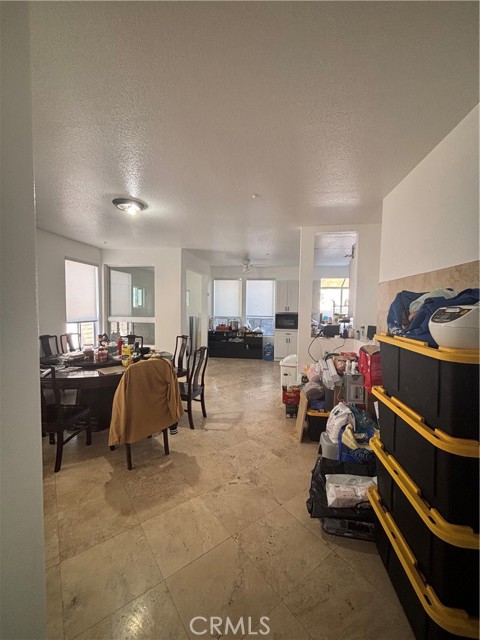 Detail Gallery Image 4 of 19 For 8043 Tuscany St, Fontana,  CA 92336 - 5 Beds | 3 Baths