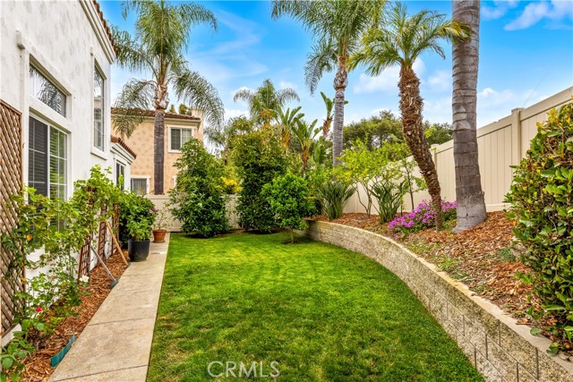 64 Vista del Valle, Aliso Viejo CA: https://media.crmls.org/medias/7353d83e-aee4-413c-a7c3-aff36de6e322.jpg