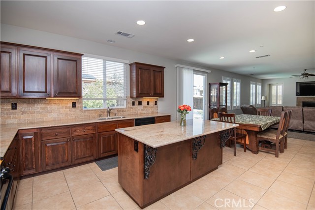 12934 Pearblossom Street, Hesperia CA: https://media.crmls.org/medias/7353f617-544c-46bd-a3c5-c8b66332938d.jpg