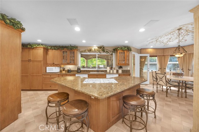 Detail Gallery Image 17 of 73 For 9902 Lapworth, Huntington Beach,  CA 92646 - 4 Beds | 5 Baths