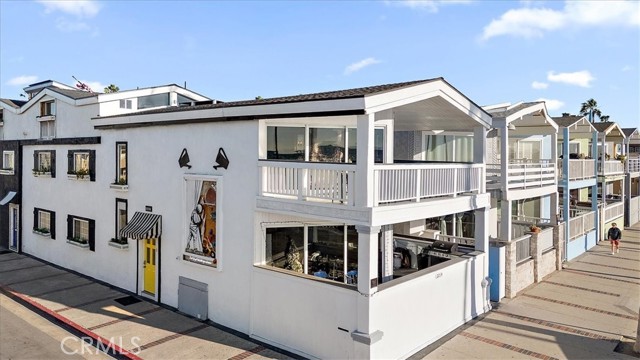 Detail Gallery Image 25 of 27 For 2214 W Oceanfront #B,  Newport Beach,  CA 92663 - 3 Beds | 3 Baths
