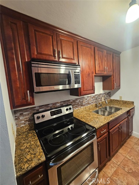 Detail Gallery Image 9 of 17 For 75 Western Shore Ln #1,  San Francisco,  CA 94115 - 2 Beds | 1 Baths