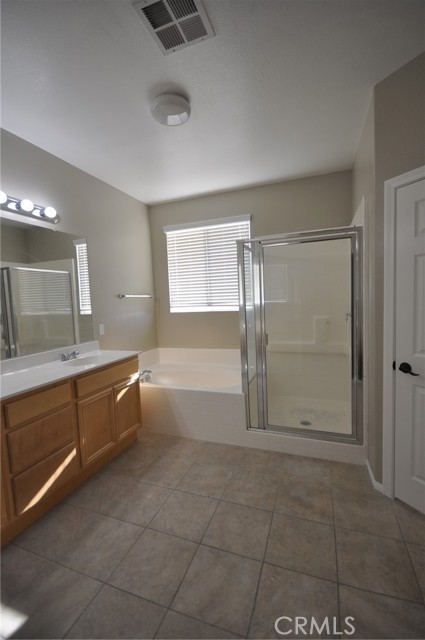 8945 Honeysuckle Avenue, Hesperia CA: https://media.crmls.org/medias/7354f02f-85eb-43a4-a92a-c83b6a23d415.jpg