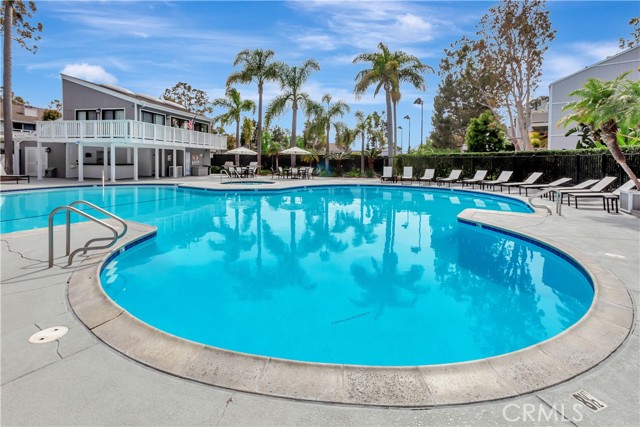 Detail Gallery Image 23 of 26 For 2 Escapade Ct, Newport Beach,  CA 92663 - 3 Beds | 3 Baths