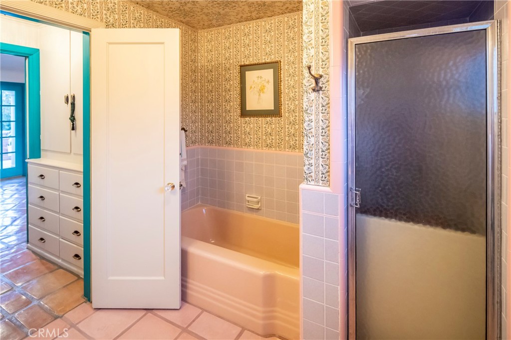 https://media.crmls.org/medias/73553b35-982c-42b6-8d68-b3c05ab7d36d.jpg?preset=X-Large