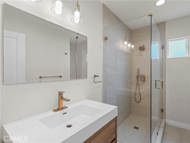 Detail Gallery Image 28 of 55 For 18724 Frankfort St, Northridge,  CA 91324 - 4 Beds | 3 Baths