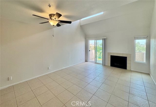 Detail Gallery Image 2 of 21 For 450 E 4th St #437,  Santa Ana,  CA 92701 - 2 Beds | 2 Baths