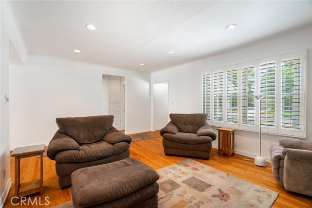 Detail Gallery Image 8 of 44 For 900 N California St, Burbank,  CA 91505 - 3 Beds | 2 Baths