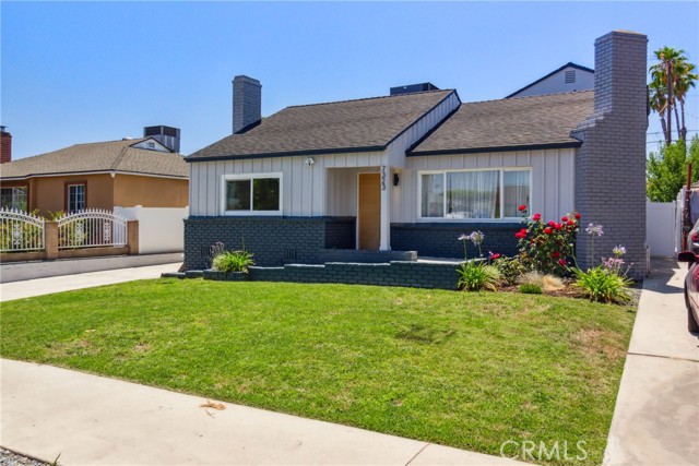 Detail Gallery Image 1 of 1 For 7323 Farmdale Ave, North Hollywood,  CA 91605 - 4 Beds | 2 Baths