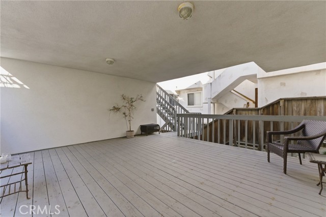 Detail Gallery Image 11 of 31 For 334 Palm Dr, Hermosa Beach,  CA 90254 - 3 Beds | 3 Baths