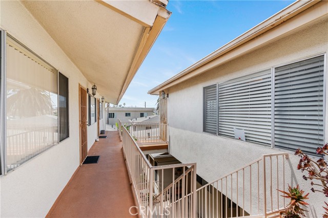 1900 Vanderbilt Lane, Redondo Beach CA: https://media.crmls.org/medias/735b5ef5-cb22-4adc-90b6-bb101189c3d0.jpg