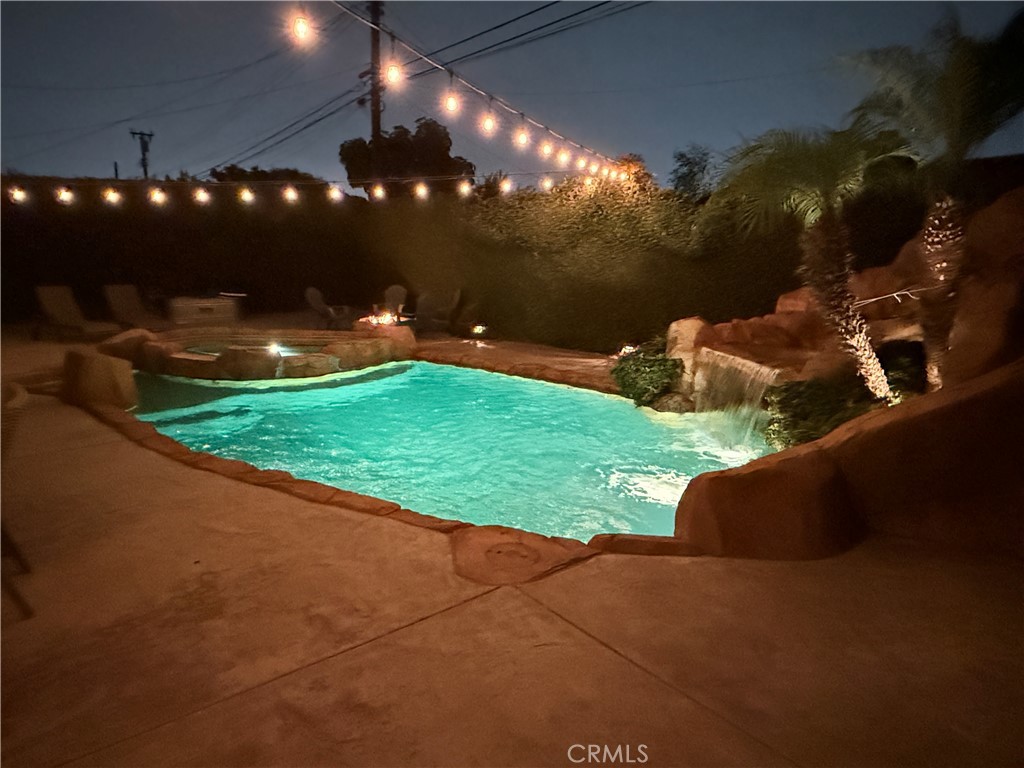 https://media.crmls.org/medias/735c1acc-a1e9-42bf-99bb-d68f92298733.jpg?preset=X-Large