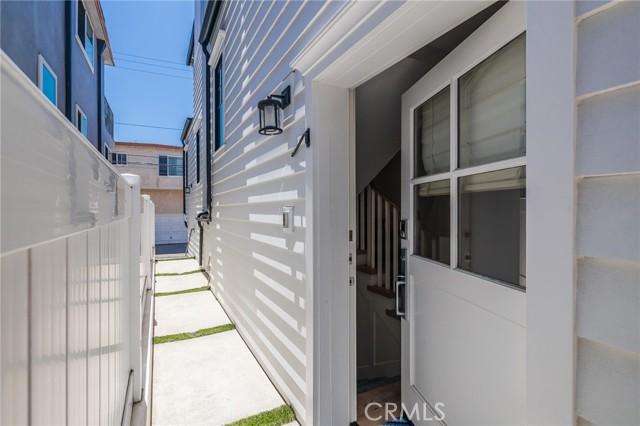 Detail Gallery Image 3 of 54 For 443 23rd Pl, Manhattan Beach,  CA 90266 - 3 Beds | 3/1 Baths