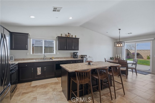 Detail Gallery Image 5 of 22 For 11866 Andrews, Victorville,  CA 92392 - 3 Beds | 2 Baths