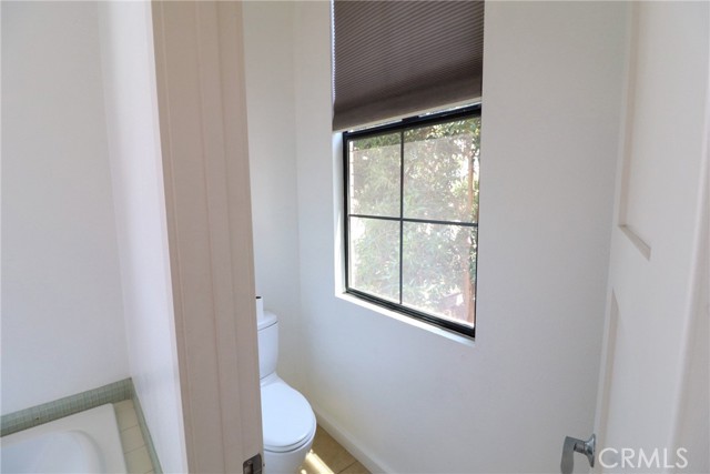 Detail Gallery Image 31 of 44 For 561 W Maple Ave, Orange,  CA 92868 - 3 Beds | 2/1 Baths