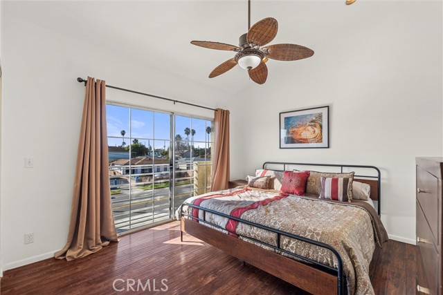 Detail Gallery Image 7 of 16 For 5730 Vineland Ave #104,  North Hollywood,  CA 91601 - 4 Beds | 3 Baths
