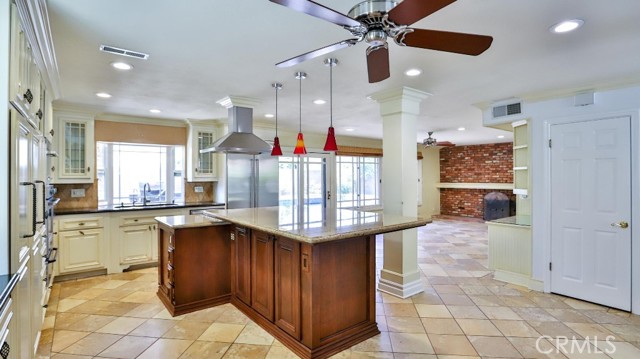 20931 Avenida Amapola, Lake Forest CA: https://media.crmls.org/medias/735faf68-7711-4acd-87ba-22a3ad407c90.jpg